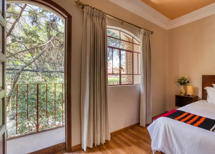 Classic 3br Condesa House | Terrace-tub-patio-a/c