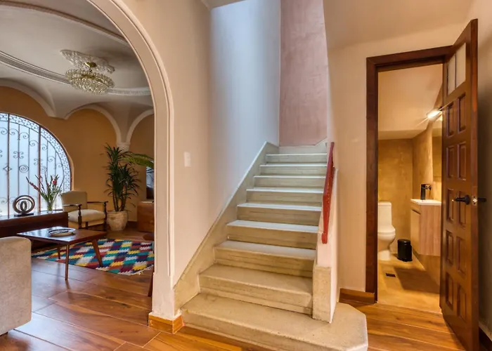 Classic 3br Condesa House | Terrace-tub-patio-a/c Holiday home