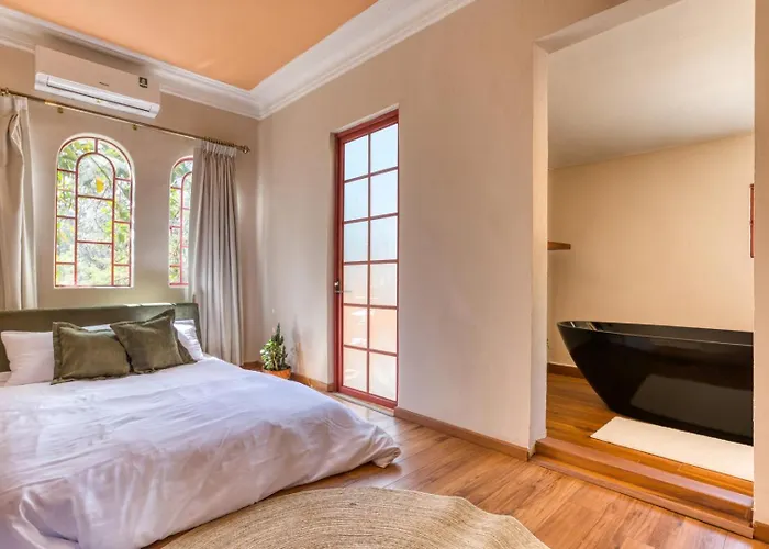 Classic 3br Condesa House | Terrace-tub-patio-a/c *